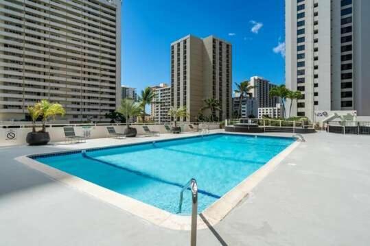 7th Floor Pool View - One Block From World Famous Waikiki Apts Honolulu